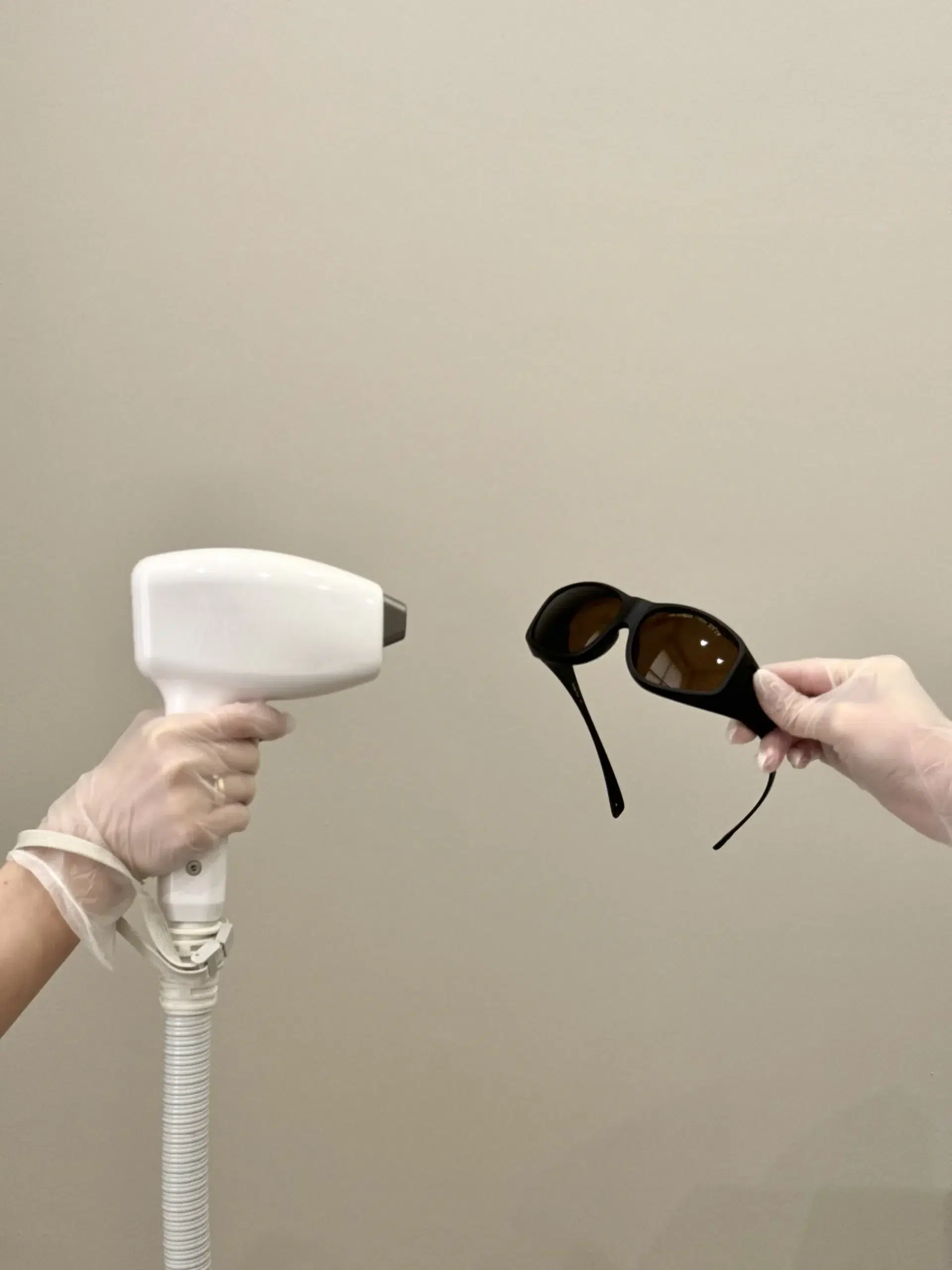 очки и лазерный аппарат для эпиляции очки и лазерный аппарат для эпиляции